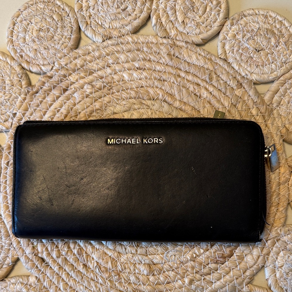 Michael Kors Black Leather Zip Wallet